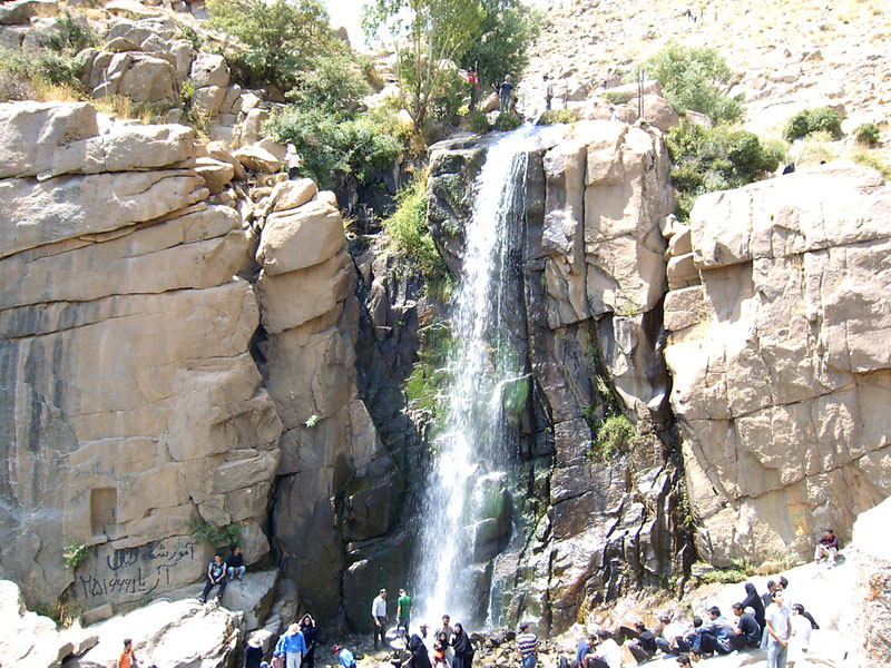 آبشار گنج‌ نامه همدان
