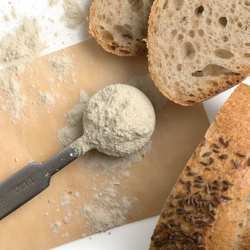 عملکرد اسید اسکوربیک در تولید نان چیست؟